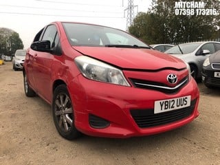 Location: MITCHAM - 2012 TOYOTA YARIS TR VVT-I CVT 	 5 DOOR HATCHBACK REG: YB12UUS, 1329cc PETROL, VARIABLE SPEED AUTO PETROL, Former Keepers: 4, Keys: No, MOT: Expiry date12/02/2025