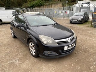 Location: Leeds - 2005 VAUXHALL ASTRA SXI 3 Door Hatchback REG: BP05XVT, Keys: No, MOT Expiry date: 29-08-2024, 1364 Petrol, 5 Speed Manual Petrol, Former Keepers: 3