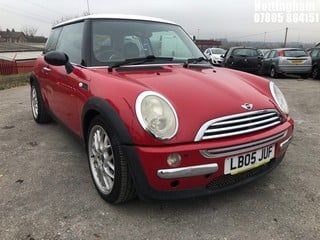 Location: Nottingham - 2005 MINI MINI COOPER AUTO 3 DOOR HATCHBACK REG: LB05JUF, 1598cc PETROL, VARIABLE SPEED AUTO PETROL, Former Keepers: 12, Keys: Yes, MOT Expiry date: 16/02/2025