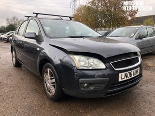 Location: MITCHAM - 2006 FORD FOCUS GHIA AUTO 	 5 DOOR HATCHBACK REG: LN06UMK, 1596cc PETROL, 4 SPEED AUTO PETROL, Former Keepers: 3, Keys: Yes, MOT: Expiry date18/02/2025