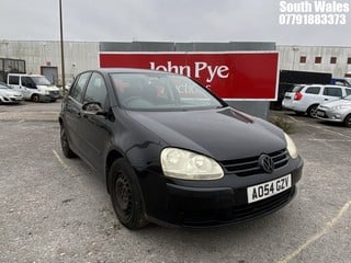 Location: South Wales - 2004 VOLKSWAGEN GOLF S 5 Door Hatchback REG: AO54GZV, Keys: No, MOT Expiry date: 27/07/2025, 1390 Petrol, 5 Speed Manual Petrol, Former Keepers: 10