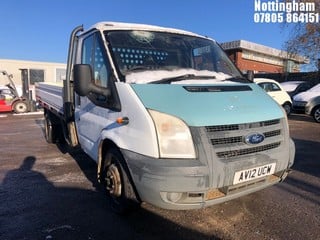 Location: Nottingham - 2012 FORD TRANSIT 115 T350L RWD DROPSIDE LORRY REG: AV12UCW, 2402CC DIESEL, 6 SPEED MANUAL DIESEL, Former Keepers: 2, Keys: Yes, MOT Expiry date: 24/09/2025