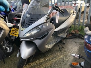 NOTE: ATF Registered Buyers ONLY - Location: Mitcham - 2000 MALAGUTI MADISON 125 Motorcycle REG: W809DWU, Keys: No, MOT Expiry date: 13/03/2024, 124 Petrol, Automatic, Former Keepers: 6