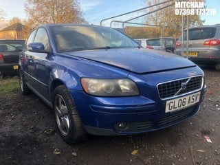 Location: Mitcham - 2006 VOLVO S40 SE D (E4) 4 Door Saloon REG: GL06ASV, Keys: No, MOT Expiry date: 01/08/2025, 1998 Diesel, 6 Speed Manual Diesel, Former Keepers: 2