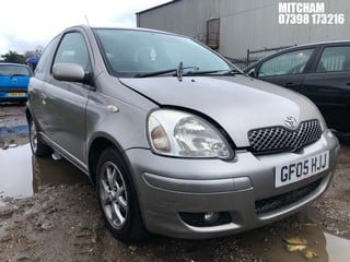 Location: Mitcham - 2005 TOYOTA YARIS COLOUR COLLECTION 3 Door Hatchback REG: GF05HJJ, Keys: No, MOT Expiry date: 13/09/2024, 1299 Petrol, 5 Speed Manual Petrol, Former Keepers: 4