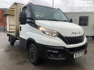 Location: Nottingham - 2020 IVECO DAILY (MY2014) FLAT LORRY REG: NX70XVH, 2287CC DIESEL, 8 SPEED AUTO DIESEL, Former Keepers: 0, Keys: Yes, MOT Expiry date: 06/12/2024