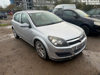 Location: North Woolwich - 2006 VAUXHALL ASTRA ACTIVE 5 Door Hatchback REG: AU06ZXK, Keys: No, MOT Expiry date: 24/05/2025, 1598 Petrol, 5 Speed Manual Petrol, Former Keepers: 4