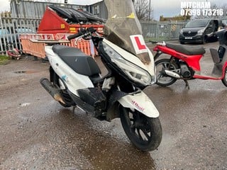 Location: Mitcham - 2020 HONDA WW 125-A Motorcycle REG: KR20NBK, Keys: No, MOT Expiry date: 29/05/2024, 125 Petrol, AUTOMATIC, Former Keepers: 7