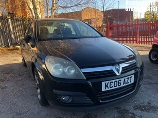 Location: Nottingham - 2006 VAUXHALL ASTRA SXI TWINPORT 5 Door Hatchback REG: KC06AZT, Keys: No, MOT Expiry date: 10/03/2025, 1598 Petrol, 5 Speed Manual Petrol, Former Keepers: 4