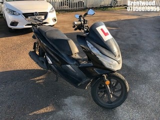 Location: BRENTWOOD - 2020 HONDA WW 125-A MOTORCYCLE REG: KP20AWR, 125cc PETROL, AUTOMATIC, Former Keepers: 5, Keys: No, MOT: Expiry date14/03/2025