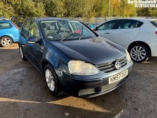 Location: North Woolwich - 2007 VOLKSWAGEN GOLF MATCH FSI 115 5 Door Hatchback REG: KM57OUE, Keys: No, MOT Expiry date: 03/03/2025, 1598 Petrol, 6 Speed Manual Petrol, Former Keepers: 11