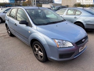 Location: North Woolwich - 2006 FORD FOCUS LX 5 Door Hatchback REG: NH06TJY, Keys: No, MOT Expiry date: 04/08/2025, 1798 Petrol, 5 Speed Manual Petrol, Former Keepers: 7