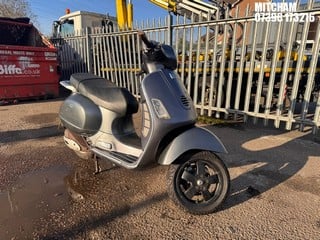 Location: Mitcham - 2004 PIAGGIO VESPA GT 125 Scooter REG: LF04WEX, Keys: No, MOT Expiry date: 08/08/2024, 124 Petrol, Automatic, Former Keepers: 6