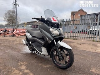 Location: Mitcham - 2013 YAMAHA YP 125 R-XMAX Scooter REG: LG63SOE, Keys: No, MOT Expiry date: 31/10/2024, 124 Petrol, Automatic, Former Keepers: 4