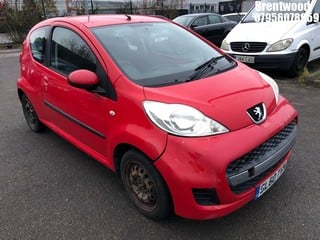 Location: Brentwood - 2011 PEUGEOT 107 URBAN 3 Door Hatchback REG: GL60TVM, Keys: No, MOT Expiry date: 19/02/2025, 998 Petrol, 5 Speed Manual Petrol, Former Keepers: 5