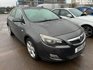 Location: North Woolwich - 2011 VAUXHALL ASTRA SRI AUTO 5 Door Hatchback REG: DY11UBD, Keys: No, MOT Expiry date: 29/08/2025, 1598 Petrol, 6 Speed Auto Petrol, Former Keepers: 7