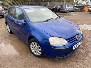 Location: North Woolwich - 2005 VOLKSWAGEN GOLF FSI SE 5 Door Hatchback REG: LX55YNN, Keys: No, MOT Expiry date: 27/09/2025, 1598 Petrol, 6 Speed Manual Petrol, Former Keepers: 5