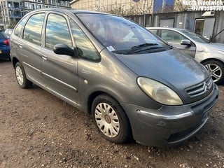 Location: North Woolwich - 2004 CITROEN XSARA PICASSO DESIRE AUTO Estate REG: KN04GHH, Keys: No, MOT Expiry date: 05/02/2023, 1997 Petrol, 5 Speed Auto Petrol, Former Keepers: 3