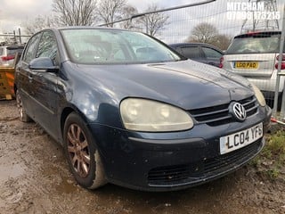 Location: Mitcham - 2004 VOLKSWAGEN GOLF FSI SE 5 Door Hatchback REG: LC04YFU, Keys: No, MOT Expiry date: 08/12/2022, 1598 Petrol, 6 Speed Manual Petrol, Former Keepers: 4