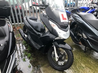 Location: Mitcham - 2013 HONDA WW 125 EX2-C Motorcycle REG: NJ13CCV, Keys: No, MOT Expiry date: 20/09/2024, 125 Petrol, AUTOMATIC, Former Keepers: 7