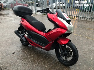 Location: Mitcham - 2011 HONDA WW 125 EX2-A Motorcycle REG: RJ11DMY, Keys: No, MOT Expiry date: 09/07/2025, 125 Petrol, AUTOMATIC, Former Keepers: 15