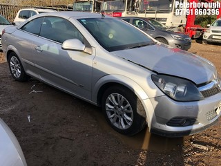 Location: Peterborough - 2010 VAUXHALL ASTRA TWIN TOP SPORT Convertible REG: FH10YJB, Keys: No, MOT Expiry date: 13/08/2024, 1796 Petrol, 5 Speed Manual Petrol, Former Keepers: 3