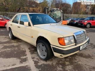 Location: North Woolwich - 1992 MERCEDES 200D Saloon REG: J29LMW, Keys: No, MOT Expiry date: 21/07/2025, 1997 Diesel, 4 Speed Auto Diesel, Former Keepers: 4