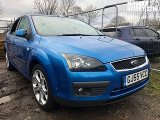 Location: Mitcham - 2005 FORD  FOCUS ZETEC CLIMATE AUTO 5 Door Hatchback REG: GJ55VCC, Keys: No, MOT Expiry date: 08/10/2025, 1596 Petrol, 4 Speed Auto Petrol, Former Keepers: 4