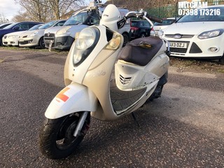 Location: Mitcham - 2008 SYM MIO 50 Scooter REG: HF08AVL, Keys: No, MOT Expiry date: 20/01/2022, 49 Petrol, automatic, Former Keepers: 5