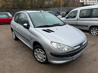 Location: North Woolwich - 2004 PEUGEOT 206 S SEMI-AUTO 3 Door Hatchback REG: BD54GEK, Keys: No, MOT Expiry date: 28/07/2025, 1360 Petrol, 4 Speed Semi Auto Petrol, Former Keepers: 9