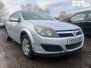 Location: Mitcham - 2005 VAUXHALL ASTRA CLUB AUTO 5 Door Hatchback REG: CE55OCR, Keys: No, MOT Expiry date: 29/11/2025, 1796 Petrol, 4 Speed Auto Petrol, Former Keepers: 7