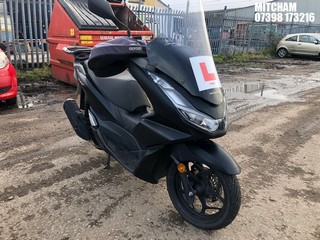 Location: Mitcham - 2021 HONDA   WW 125 A-M Motorcycle REG: KM71JMO, Keys: No, MOT Expiry date: 09/11/2024, 125 Petrol, Automatic, Former Keepers: 3