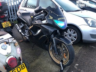 Location: Mitcham - 2001 HONDA CBR 600 F Motorcycle REG: X483BTA, Keys: No, MOT Expiry date: 11/07/2024, 599 Petrol, Manual, Former Keepers: 10