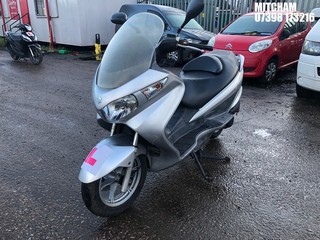 Location: Mitcham - 2006 SUZUKI  MOTORCYCLE REG: LP58GUF, 200cc PETROL, automatic, Former Keepers: 2, Keys: Required, MOT Expiry date: 07/09/2021