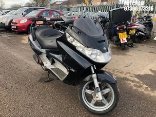 Location: Mitcham - 2006 PIAGGIO  X8  SCOOTER REG: YJ06MKE, 124cc PETROL, automatic, Former Keepers: 15, Keys: No, MOT Expiry date: 13/10/2023